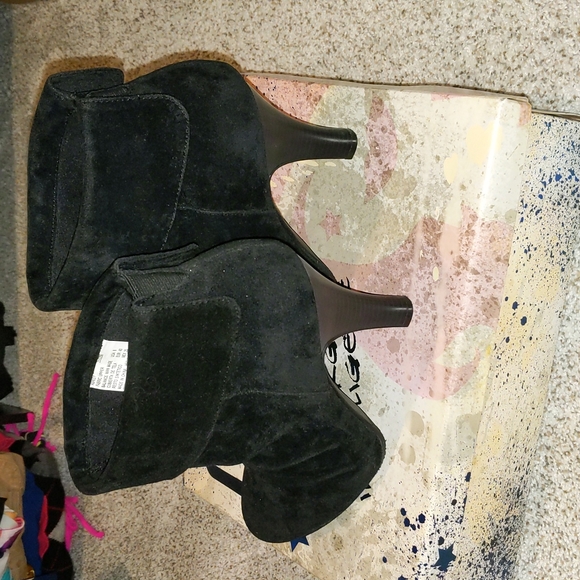 L.E.I. Black Suede Bootie Heels - Picture 3 of 6